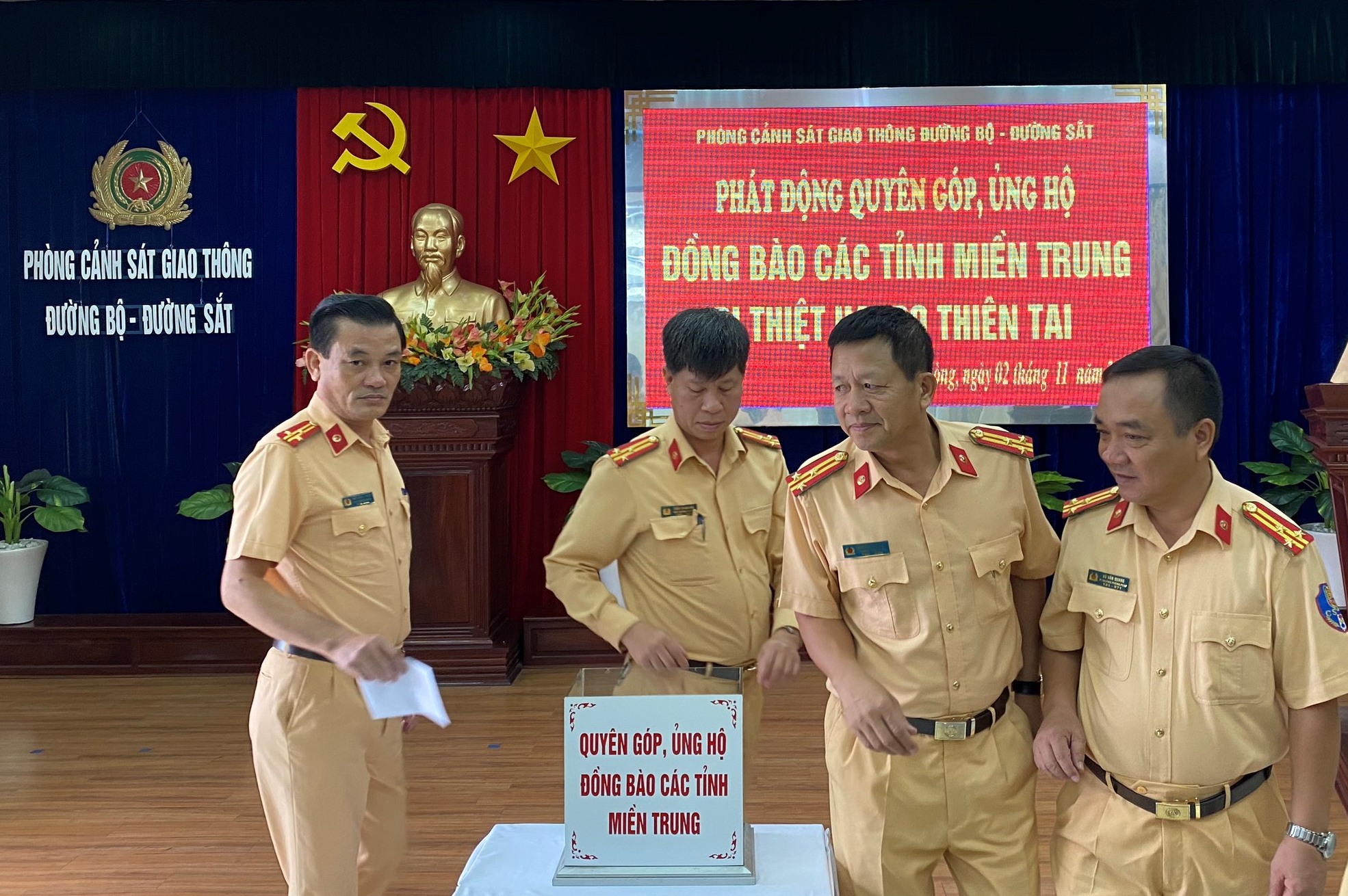 Phòng CSGT đường bộ, đường sắt: Phát động quyên góp ủng hộ miềnTrung